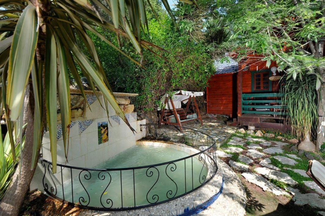 Family Cabin Menaẖemya Exterior foto